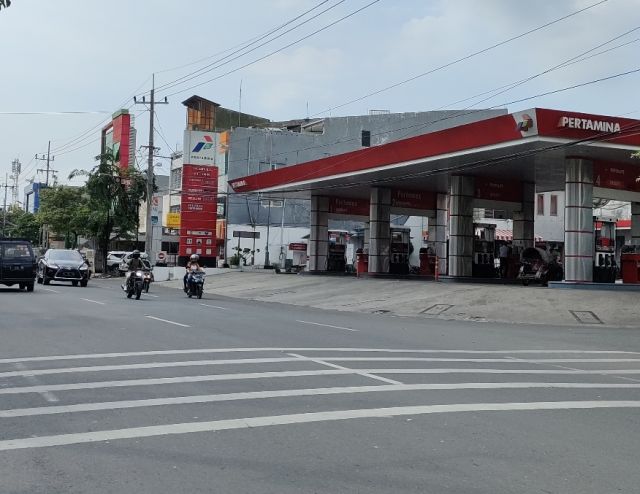Menjelang Penutupan, SPBU di Surabaya Tetap Layani Pengecer BBM